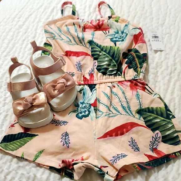 Old Navy Other - Baby Girl NWT Old Navy Rompers & Sandal Set EUC